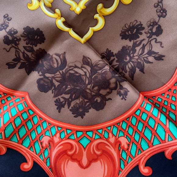 Gorgeous Italian Silk Scarf - Picture 6 of 8